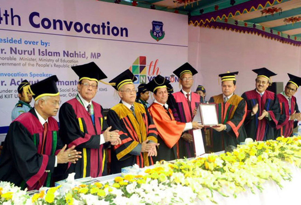 Dr Samanta receives D.Litt from Daffodil International University, Dhaka